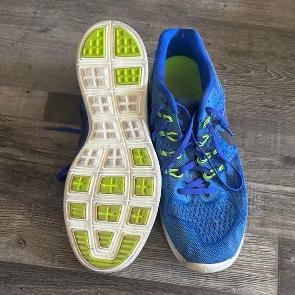 Nike Blue and Green Athletic Shoes main image 5